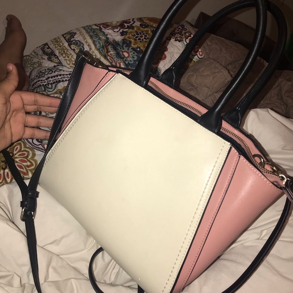 Cute purse for on the shoulder or satchel!